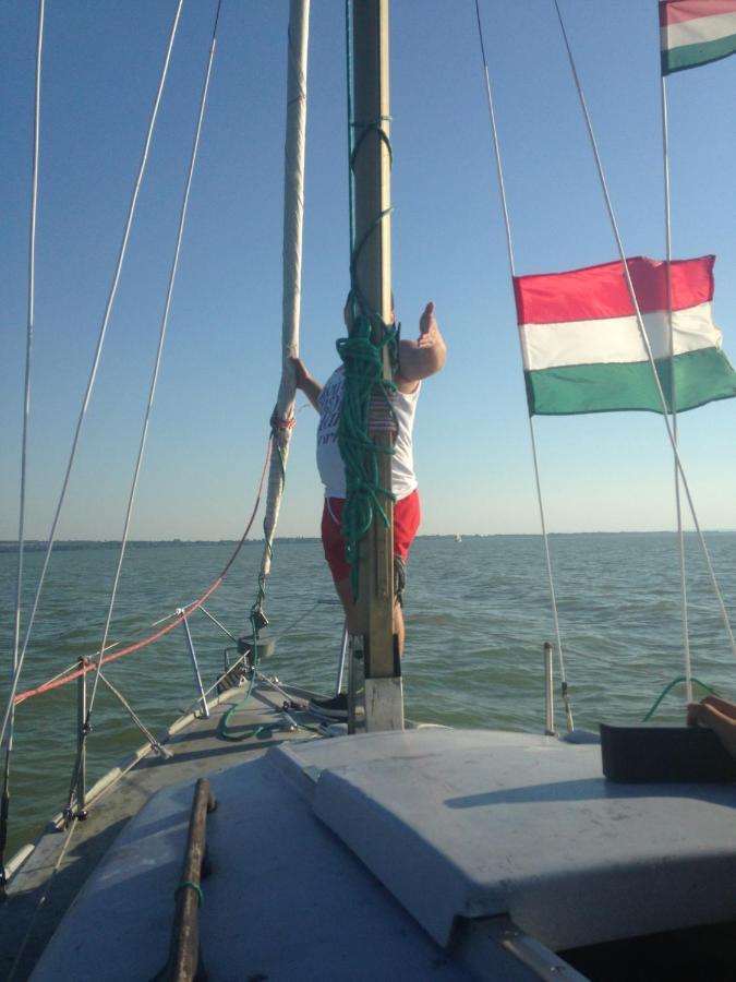 Abszolut Vendeghaz เคสเท ภายนอก รูปภาพ